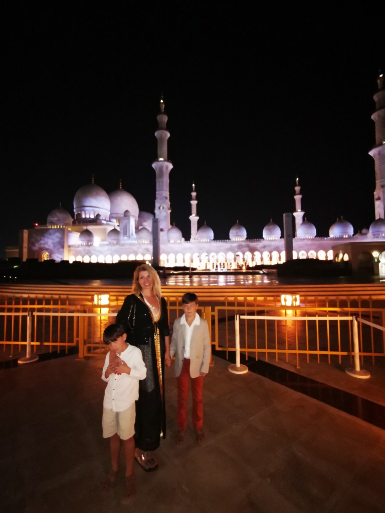 Abu Dhabi dress code packing guide Zenbabytravel